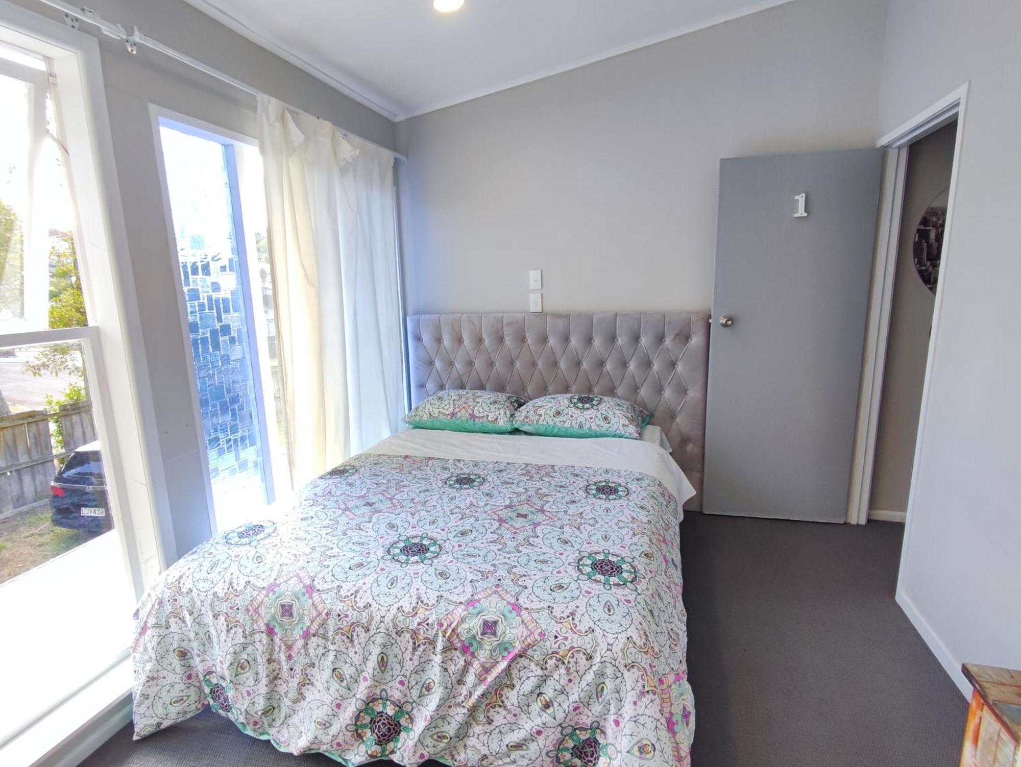 West Side Beautiful And Quiet Home Окленд Номер фото